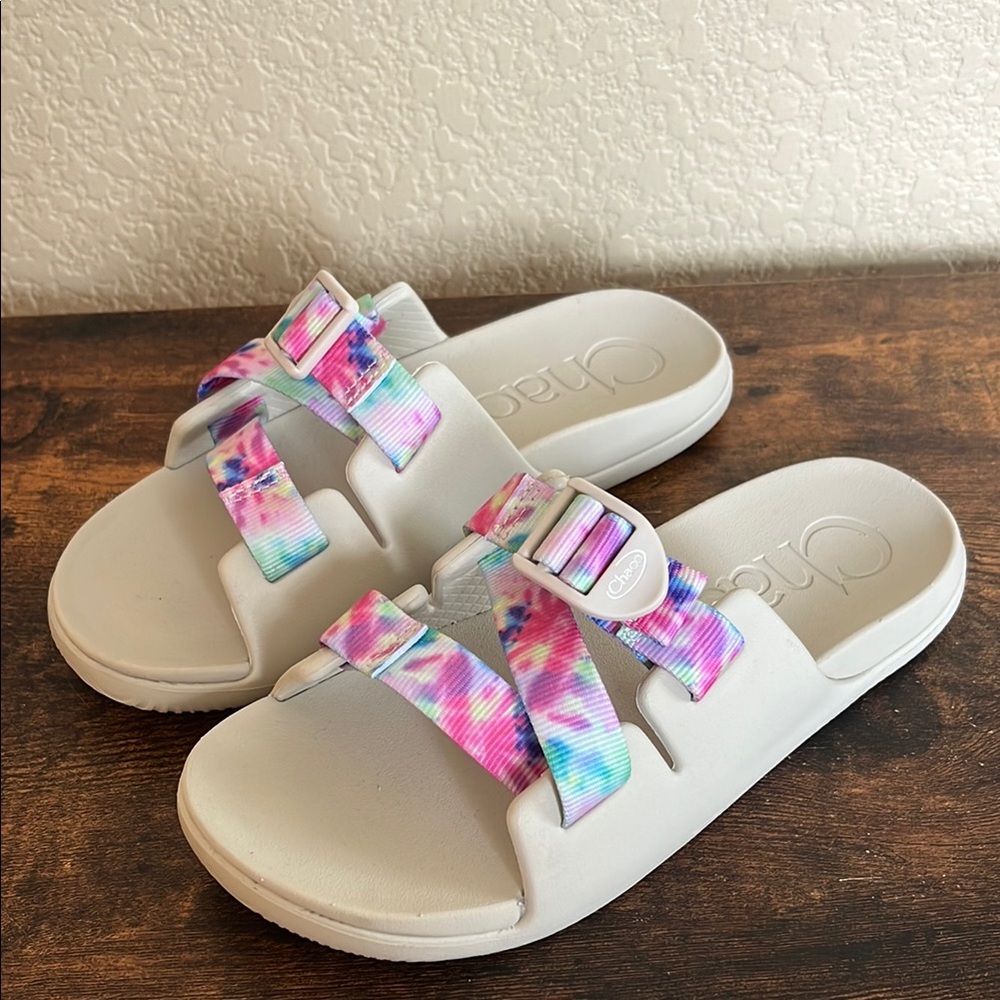LIKE NEW Chaco Chillos tie dye slides